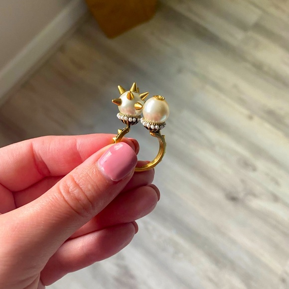 Gorgeous Gucci ring